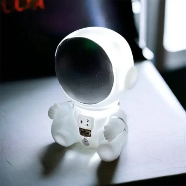 10cm-spaceman-night-light-room